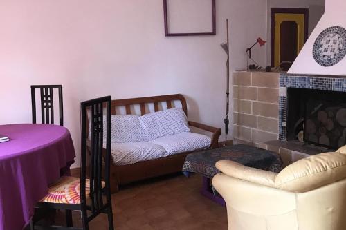 House - Sleeps 5 - Pets Ok - Parking in Frigole