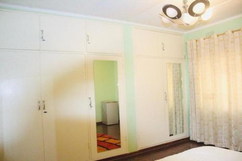 Vees Guesthouse in บูลาวาโย