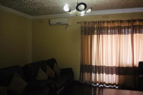 Vees Guesthouse in บูลาวาโย