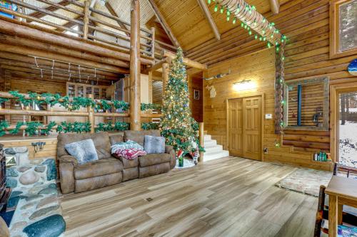 Magical Metamora Cottage w/ Fire Pit, Pond, Deck! in Elba (MI)