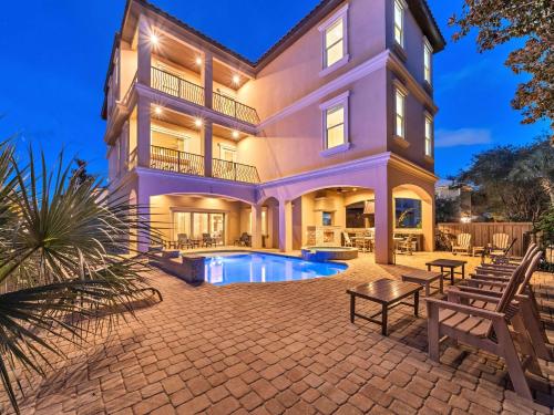 The Aegean, Destin