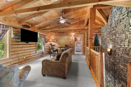 Wayward Travelers Lodge HotTub Theater Arcade MORE in Pigeon Forge (TN)