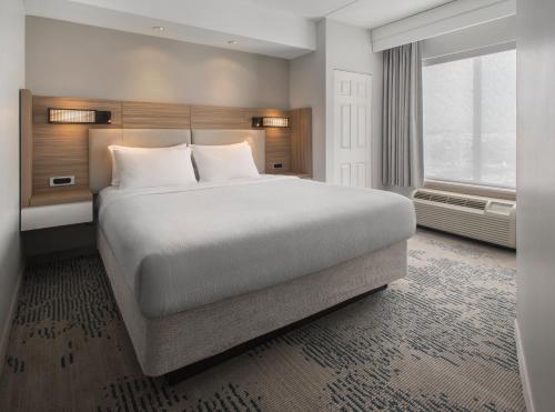 SpringHill Suites Pittsburgh Mills - image 8