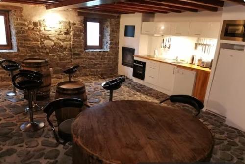 Konyha, Le PARADIS in Saint-Marcel-d'Urfé