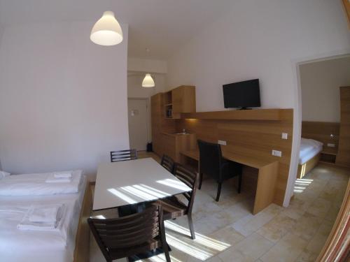 Hotel Aton - image 3
