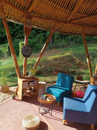 Cabanas ecologicas con vista espectacular y cascada privada - Finca Qawana Ecolodge en San Carlos in San Carlos