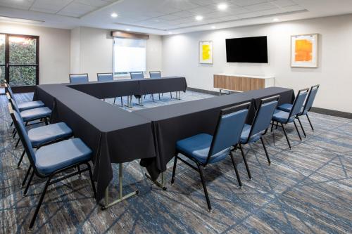 Holiday Inn Express & Suites Lathrop by IHG - 회의실/연회장