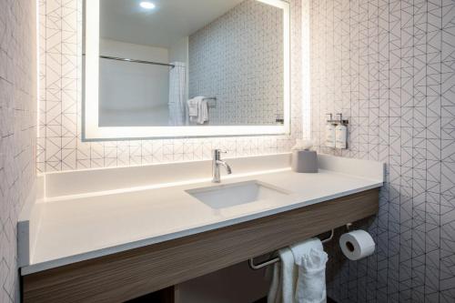 Holiday Inn Express Lathrop - South Stockton an IHG Hotel - image 11
