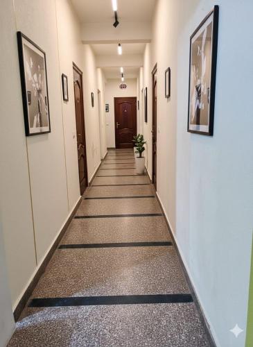 Hotel Q victoria palace #tajmahal corridor & hotel lane photo 5