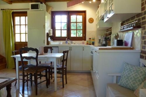 Iekārtas, La Flore De Lys, lovely cottage ideal for 2 adults and 1 bebe in Saint-Jouin-Bruneval