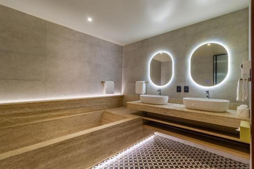 room detail thumbnail 2