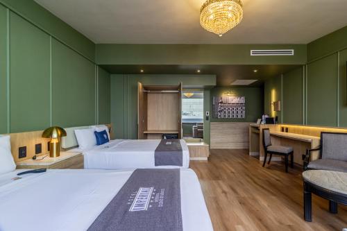 room detail thumbnail 1