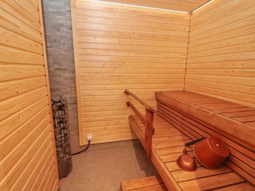 Holiday Home Huvila tornionjoen rannalla by Interhome in Paranena