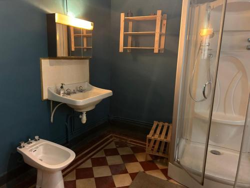 Chambre et salle de bain privative in Bellac