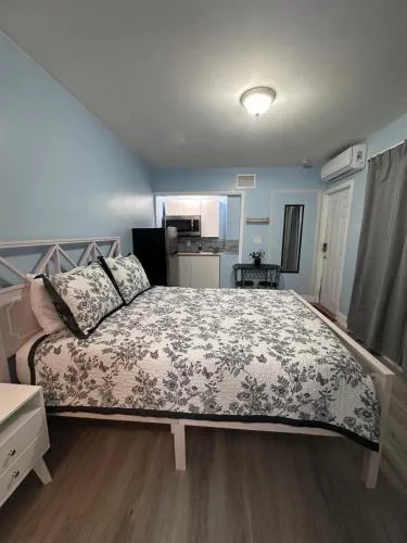 Cozy room close to everything, 5min to the airport photo 2