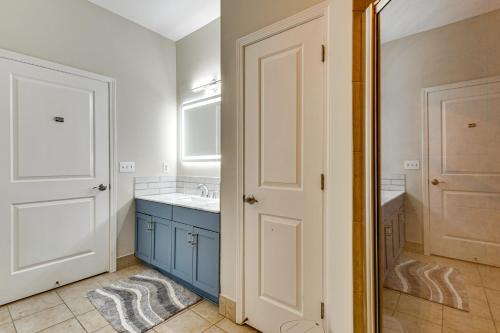 Prime ATL Spot! Updated Condo Steps to MARTA in Vine City