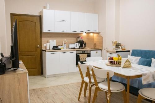 Istaba viesiem, "Bee Happy" Spa Apartment - Mineral Water,Jacuzzi bath,Pet-friendly in Momin Prohod
