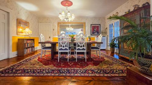 The Farmhouse Manor B&B - Beamsville