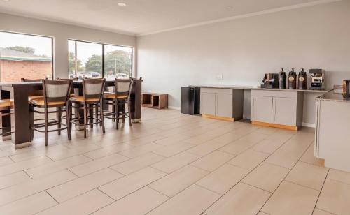 设施服务, Motel 6 Greenwood, MS in 布拉斯顿(MS)