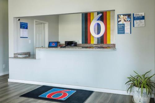 大厅, Motel 6 Greenwood, MS in 布拉斯顿(MS)