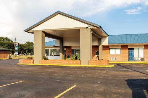 酒店外观, Motel 6 Greenwood, MS in 布拉斯顿(MS)