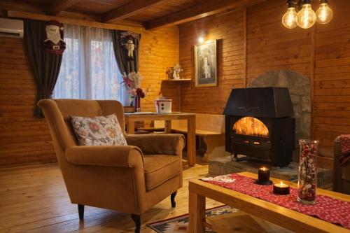 MM Lodge-Mountain House on the Road to Ski Center in Drpe