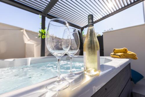 Bella Vita Outdoor Jacuzzi