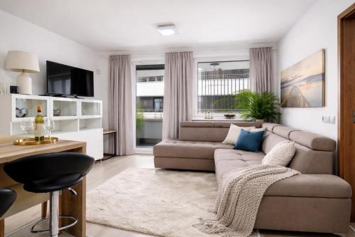 Leonardo50 Grande - Modern Apartment with Parking & Balcony near Metro - Budapest, Budapest