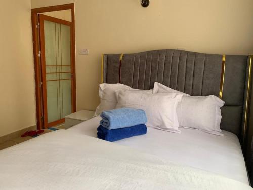 Executive two bedroom fully furnished apartments at Roasters, Garden estate Thika road in Ναϊρόμπι