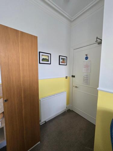 Single room, large