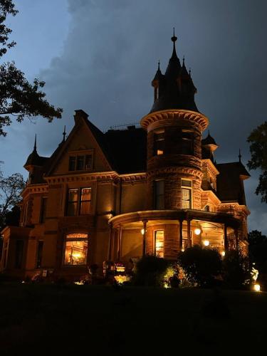 Henderson Castle Inn – Kalamazoo, MI