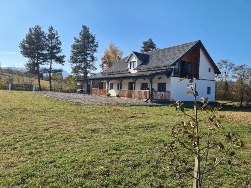 Viesnīcas āriene, Vama Buzaului Hillside Barn - camere la munte in Vama Buzaului