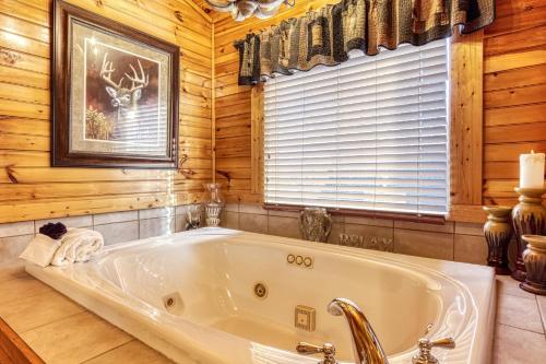 Smoky Serenity Chalet- Game Room Hot Tub Theater Room - image 10