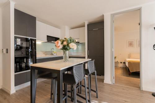 Luxury 2BR Suite Providencia Prime City Views