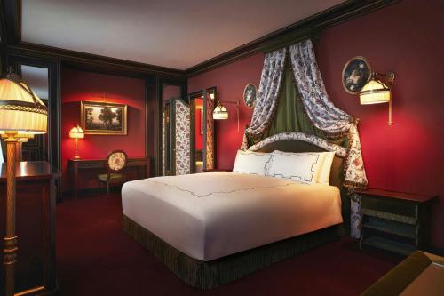 Secret, Guest Room, 1 King, City View