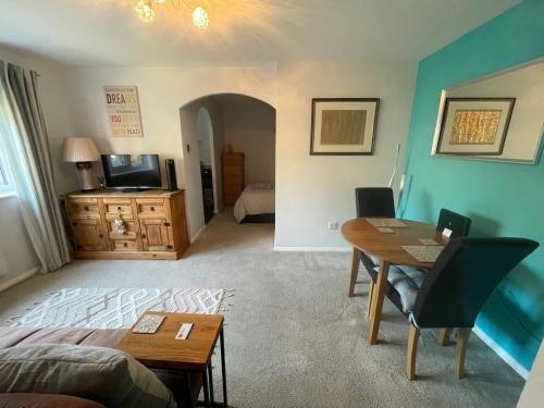 Beautiful Peaceful Studio Flat