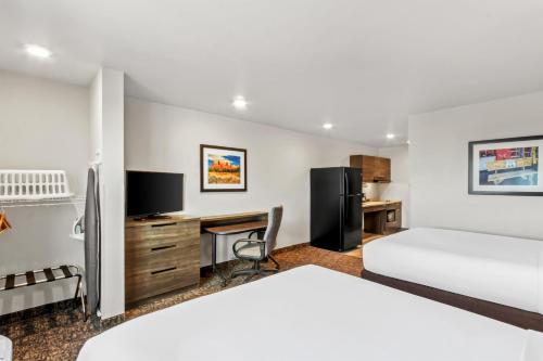 2 queen beds