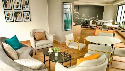 Modern room by the sea - image 4