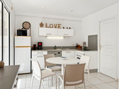 Mango Rouge, 2 bedrooms & pool in Saint Martin