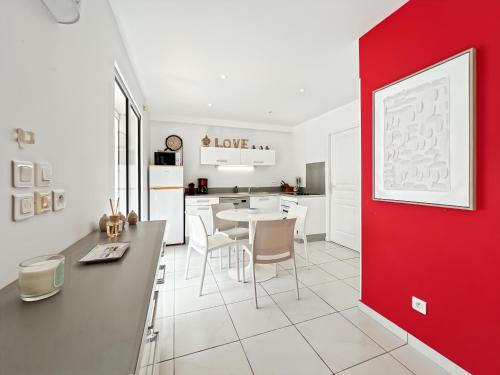 Mango Rouge, 2 bedrooms & pool in Saint Martin