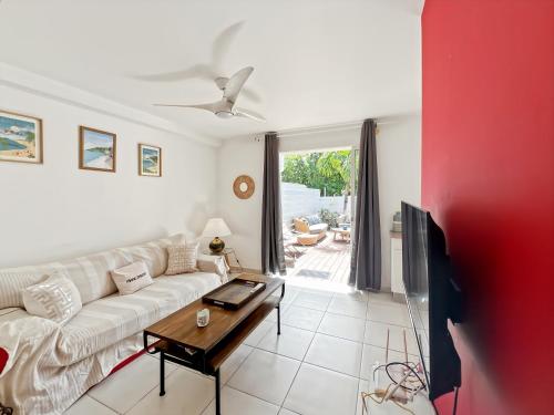 Mango Rouge, 2 bedrooms & pool in Saint Martin