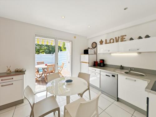 Mango Rouge, 2 bedrooms & pool in Saint Martin