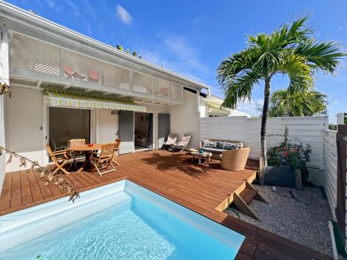 Mango Rouge, 2 bedrooms & pool in Saint Martin