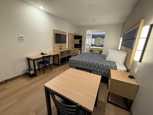 Palace Inn Blue 290 W 43rd & Bingle Rd – Houston, TX
