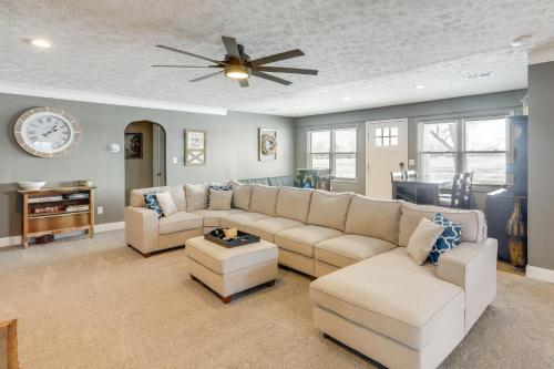 5 Mi to Lake Port Clinton Home with Gazebo and Grill! in Port Clinton, USA