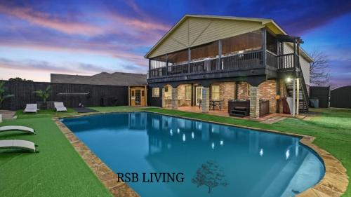 Grand 5BR 2 5B Villa with Pool & Hot Tub – khách sạn tại Grand Prairie