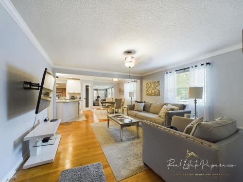 Modern Mid Century Villa 3BR 2B Stadium JaxPort Downtown – khách sạn tại Arlington
