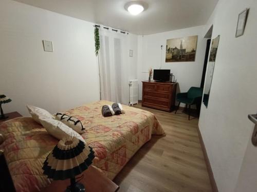2 bedrooms, 3 beds