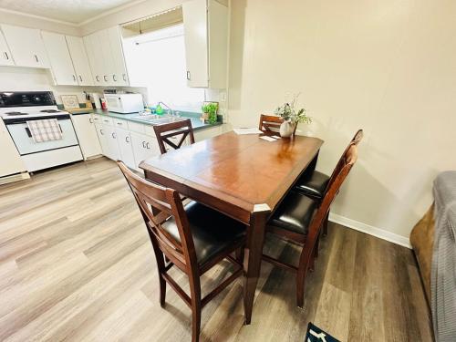Létesítmények, A Quiet and decent 2 Bedroom apartment in Kirkland Lake (ON)