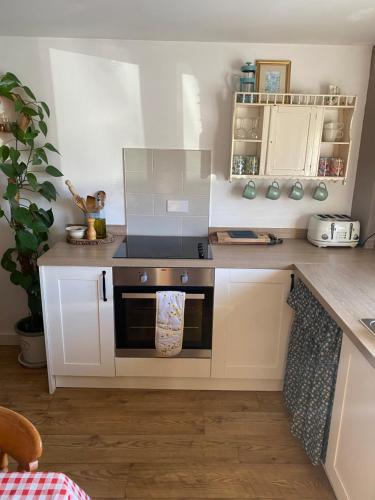 Cosy Cotswolds Self-Contained One Bedroom Cottage in Salford